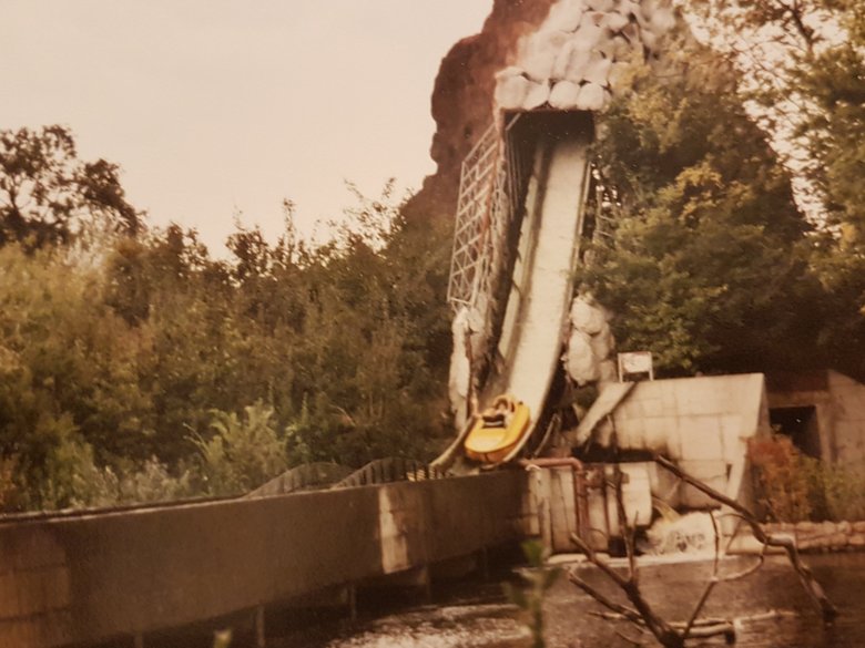 Wasserrutschbahn im Spreepark Berlin zwischen 1990 und 2000